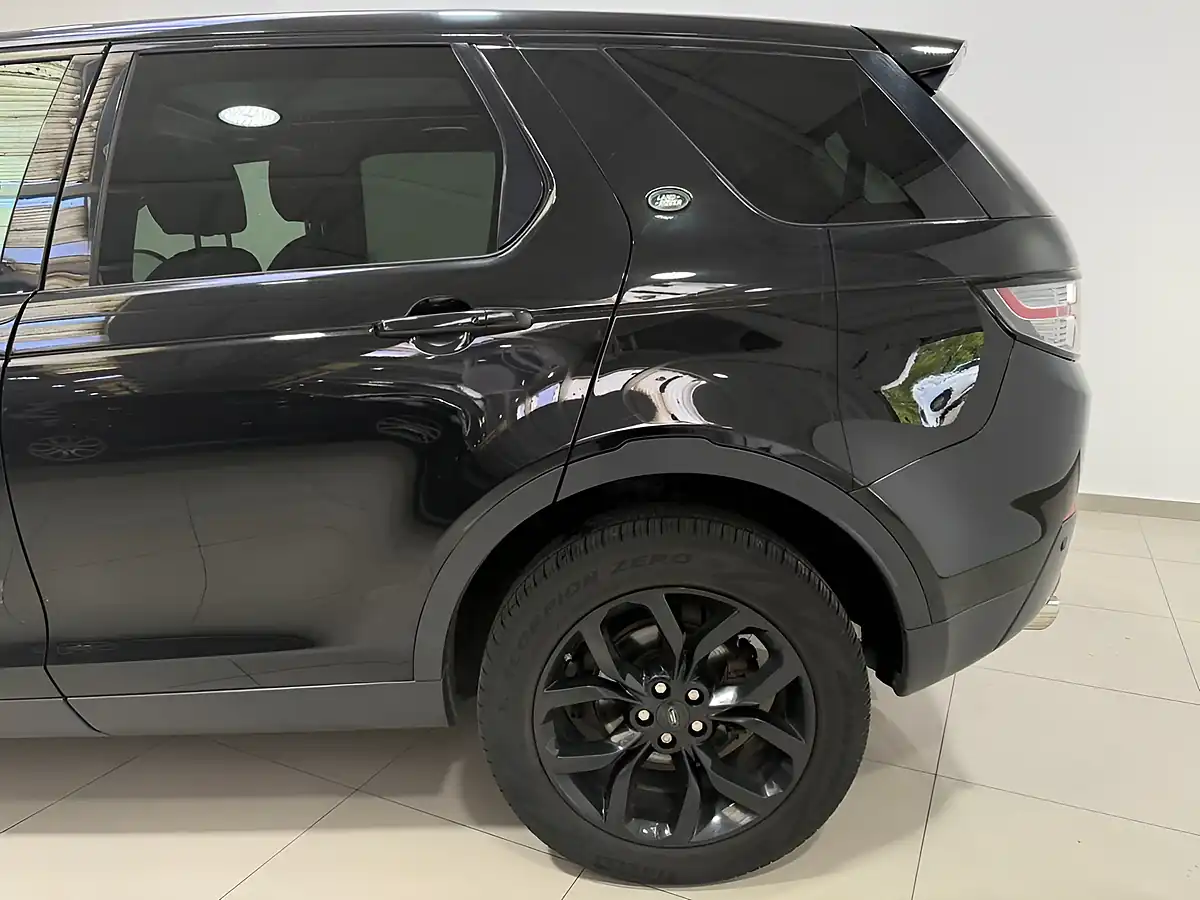 Used 2019 Land Rover Discovery Sport Hse Black - Interior and Exterior details 8