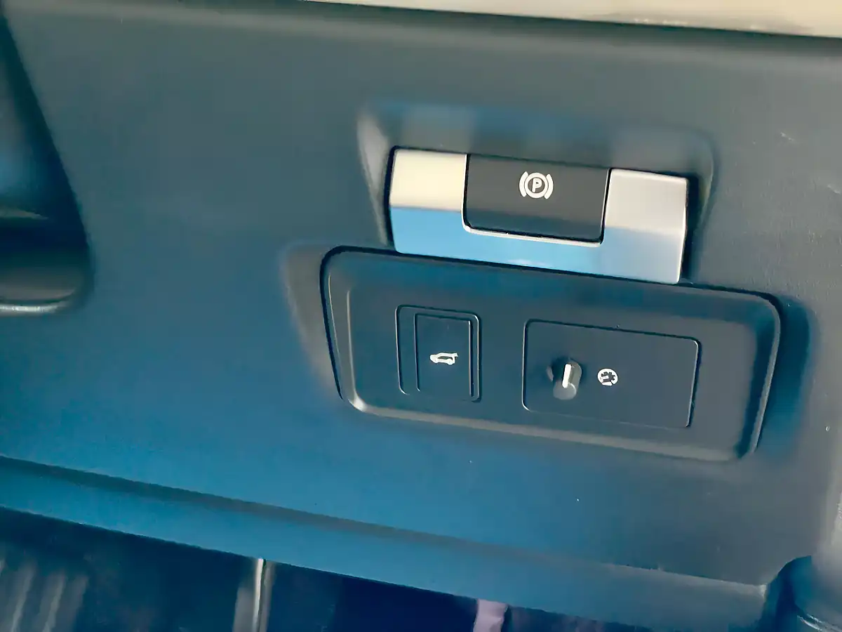 Used 2019 Land Rover Discovery Sport Hse Blue - Interior and Exterior details 13