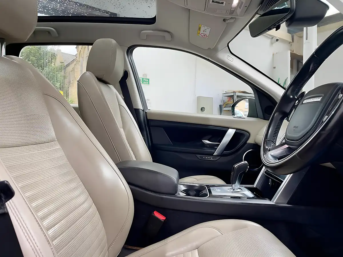 Used 2019 Land Rover Discovery Sport Hse Blue - Interior and Exterior details 14