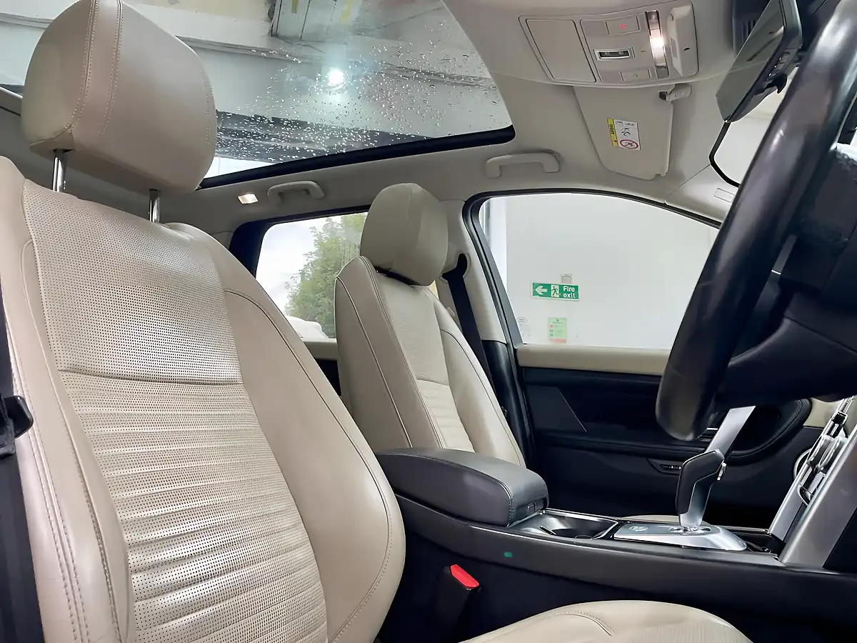 Used 2019 Land Rover Discovery Sport Hse Blue - Interior and Exterior details 7
