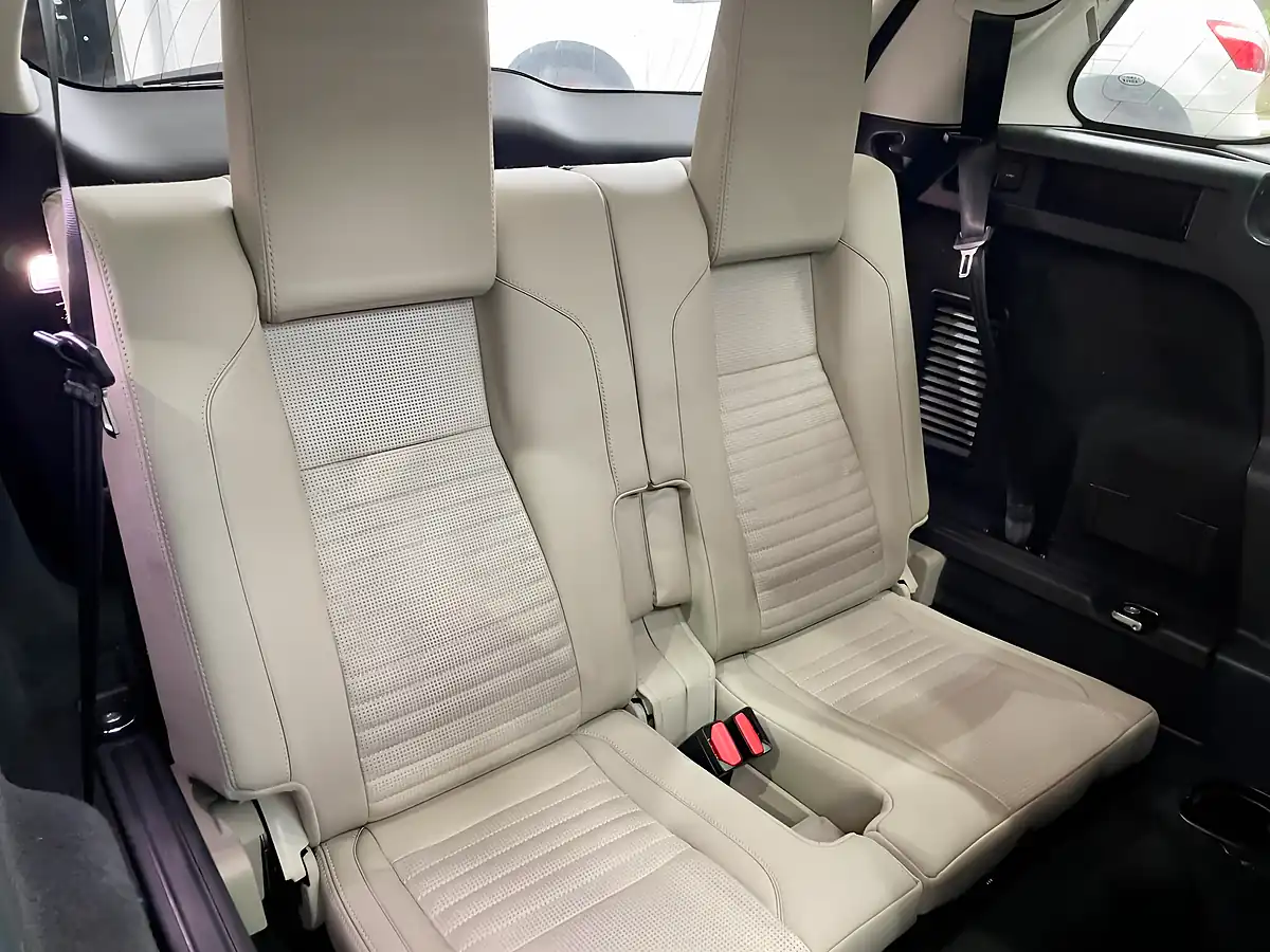 Used 2019 Land Rover Discovery Sport Hse Blue - Interior and Exterior details 9