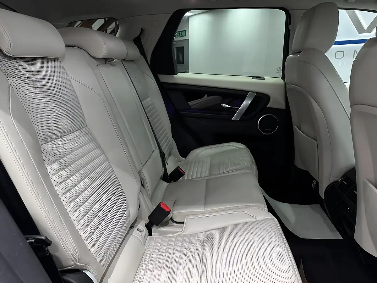Used 2019 Land Rover Discovery Sport Hse Blue - Interior and Exterior details 17
