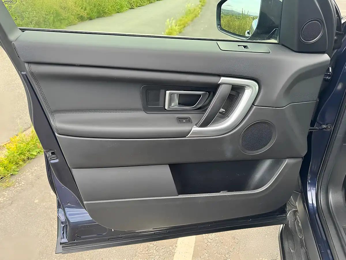 Used 2019 Land Rover Discovery Sport Hse Byron Blue - Interior and Exterior details 13