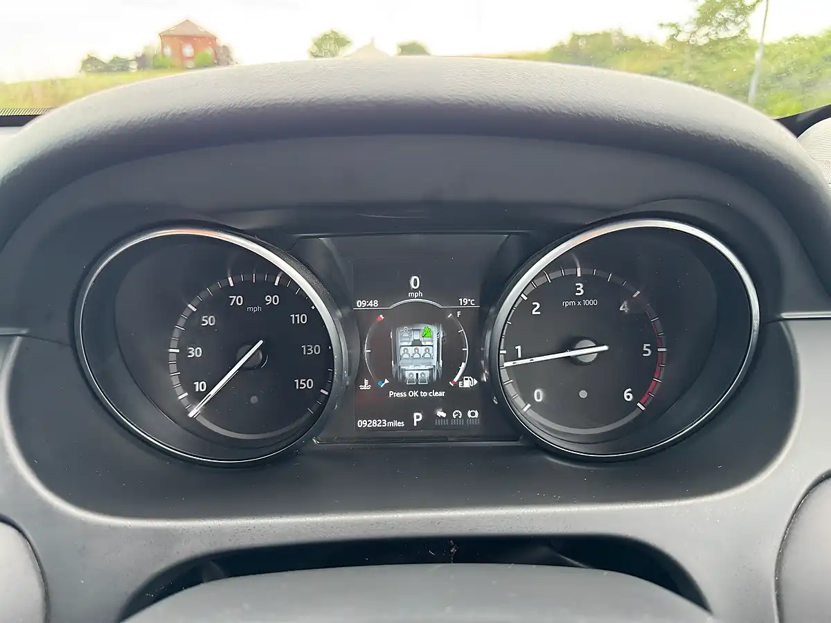 Used 2019 Land Rover Discovery Sport Hse Byron Blue - Interior and Exterior details 17