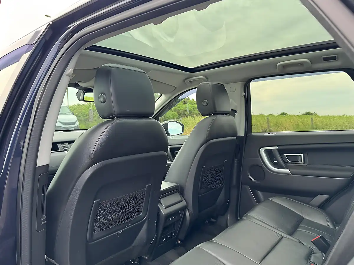 Used 2019 Land Rover Discovery Sport Hse Byron Blue - Interior and Exterior details 18