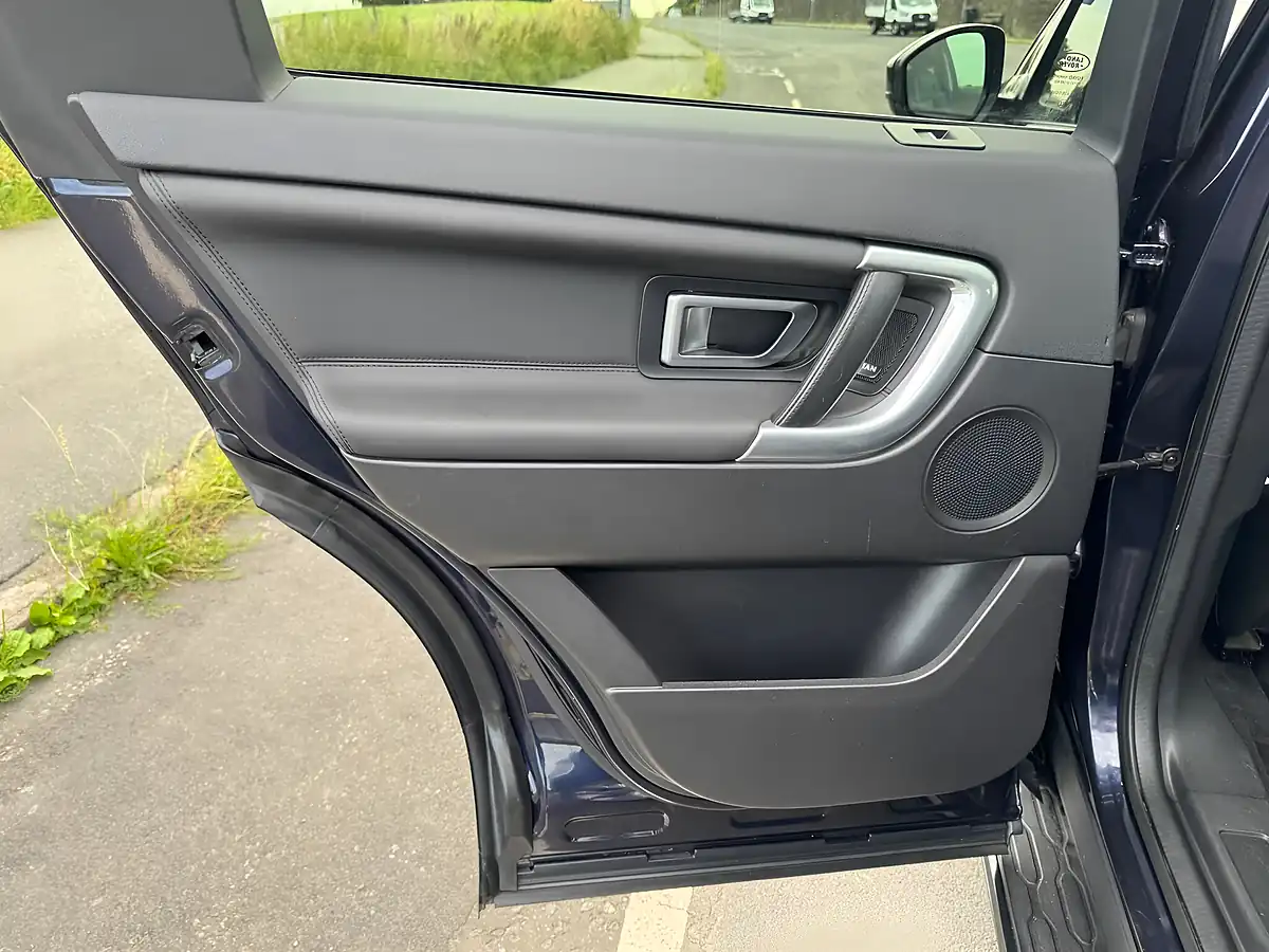 Used 2019 Land Rover Discovery Sport Hse Byron Blue - Interior and Exterior details 19