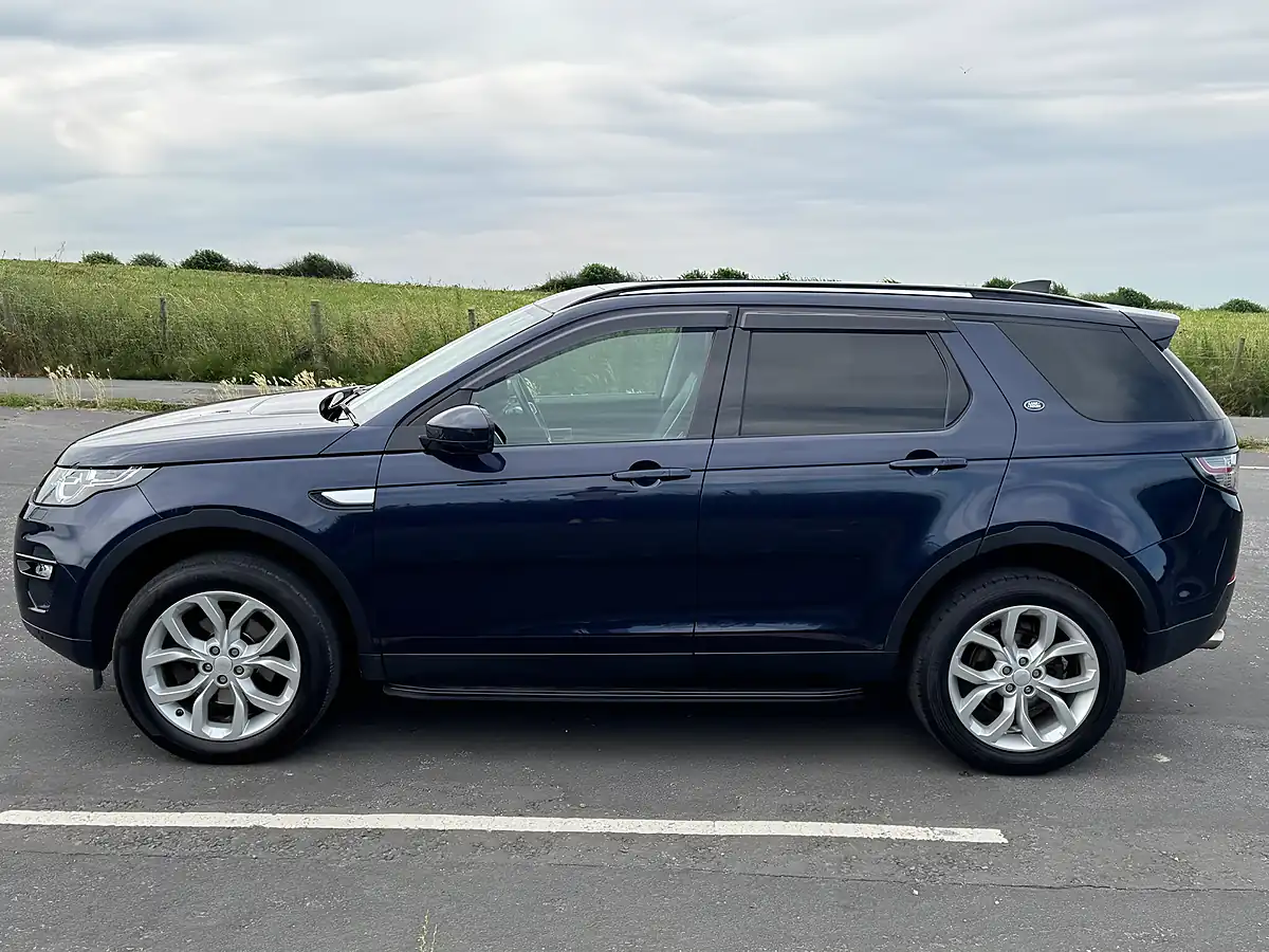 Used 2019 Land Rover Discovery Sport Hse Byron Blue - Interior and Exterior details 6