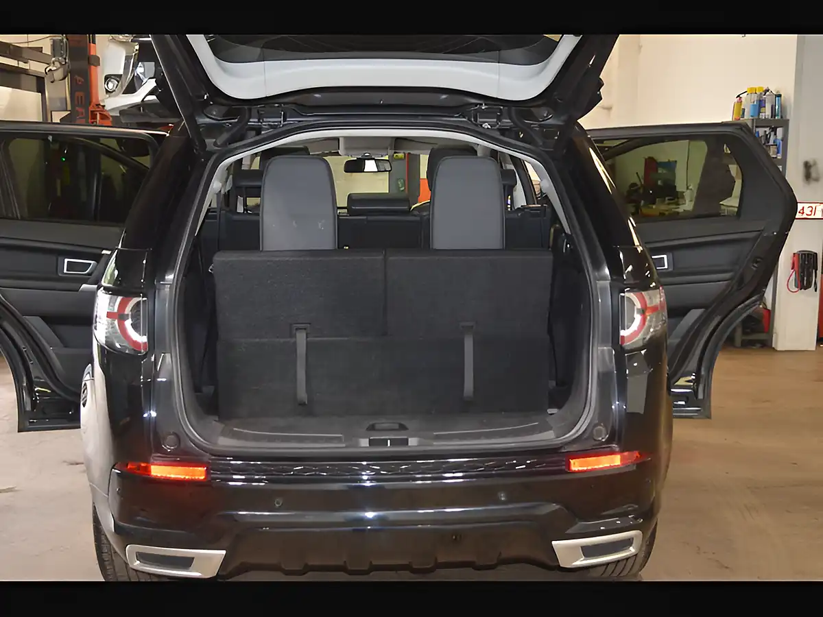 Used 2019 Land Rover Discovery Sport Hse Dynamic Lux Santorini Black - Interior and Exterior details 13