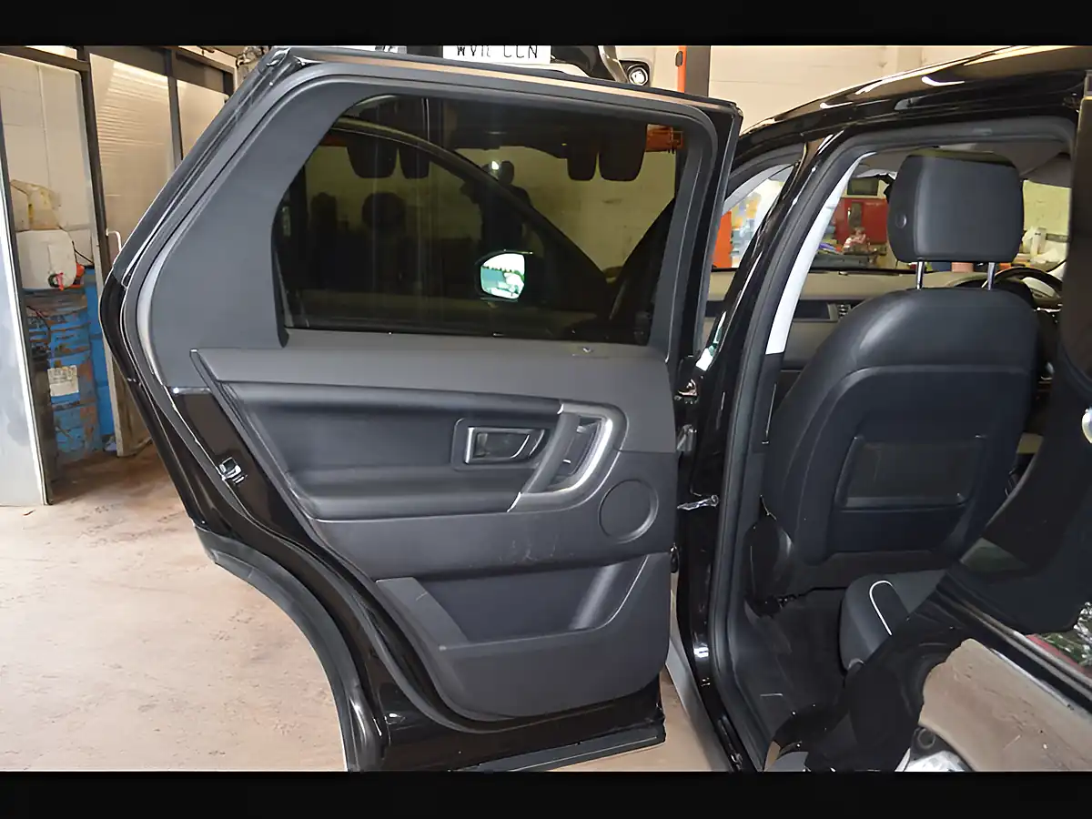 Used 2019 Land Rover Discovery Sport Hse Dynamic Lux Santorini Black - Interior and Exterior details 14
