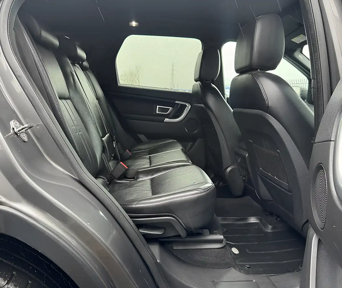 Used 2019 Land Rover Discovery Sport Hse Landmark Grey - Interior and Exterior details 12