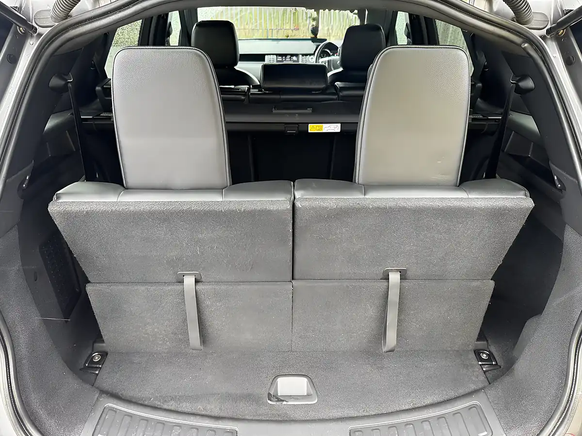 Used 2019 Land Rover Discovery Sport Hse Landmark Grey - Interior and Exterior details 13