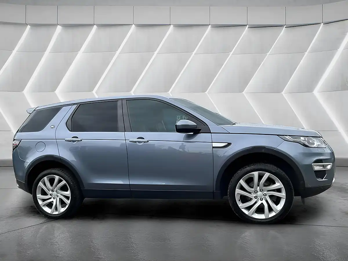 Used 2019 Land Rover Discovery Sport Hse Luxury Blue - Interior and Exterior details 4