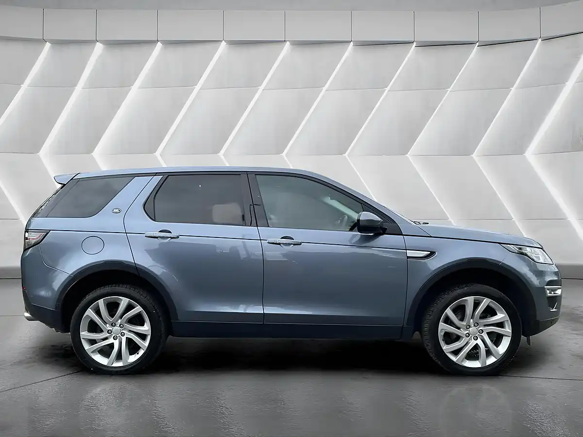 Used 2019 Land Rover Discovery Sport Hse Luxury Blue - Interior and Exterior details 5