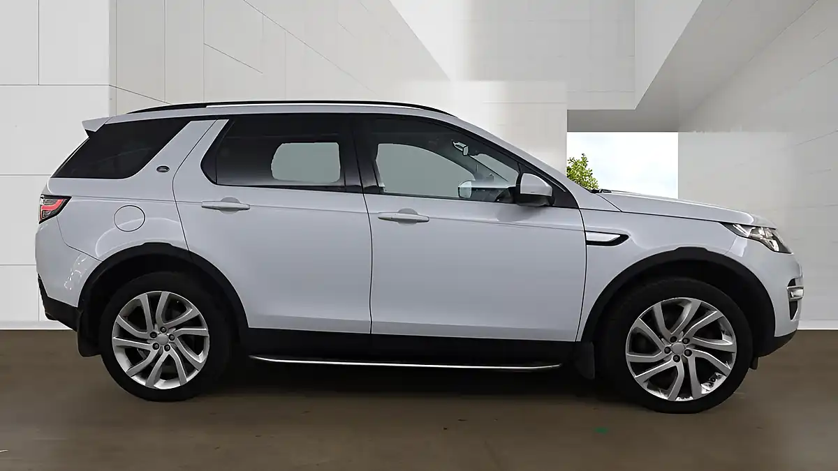 Used 2019 Land Rover Discovery Sport Hse Luxury White - Interior and Exterior details 11