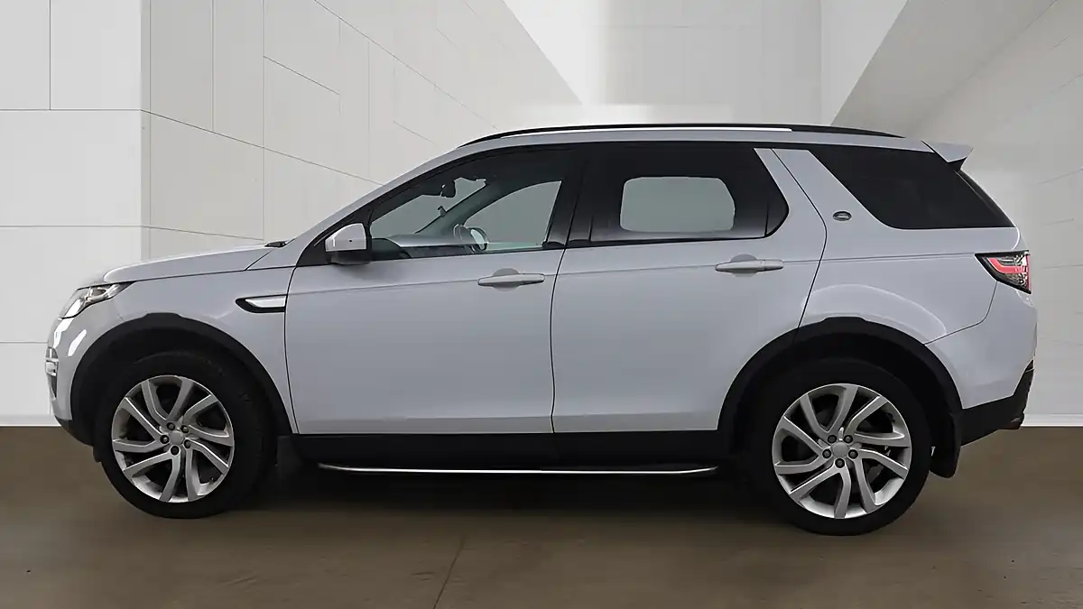 Used 2019 Land Rover Discovery Sport Hse Luxury White - Interior and Exterior details 12
