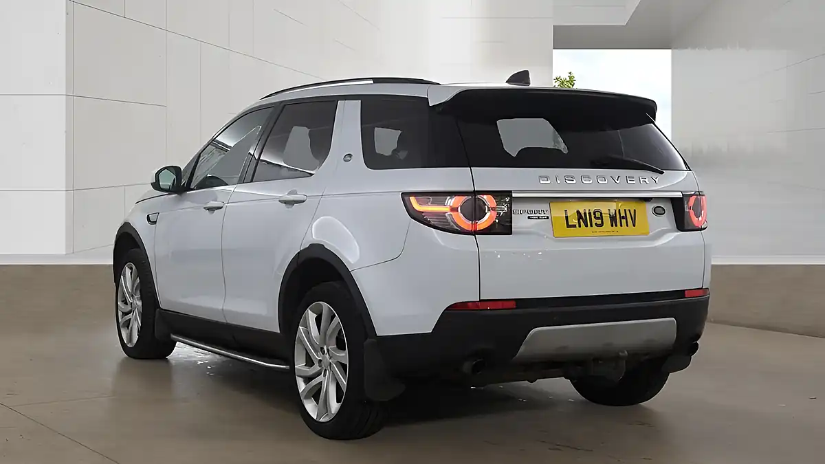 Used 2019 Land Rover Discovery Sport Hse Luxury White - Interior and Exterior details 9