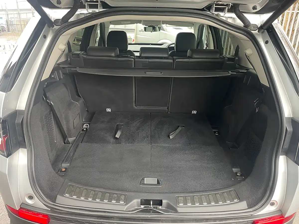 Used 2019 Land Rover Discovery Sport Hse Silver - Interior and Exterior details 15