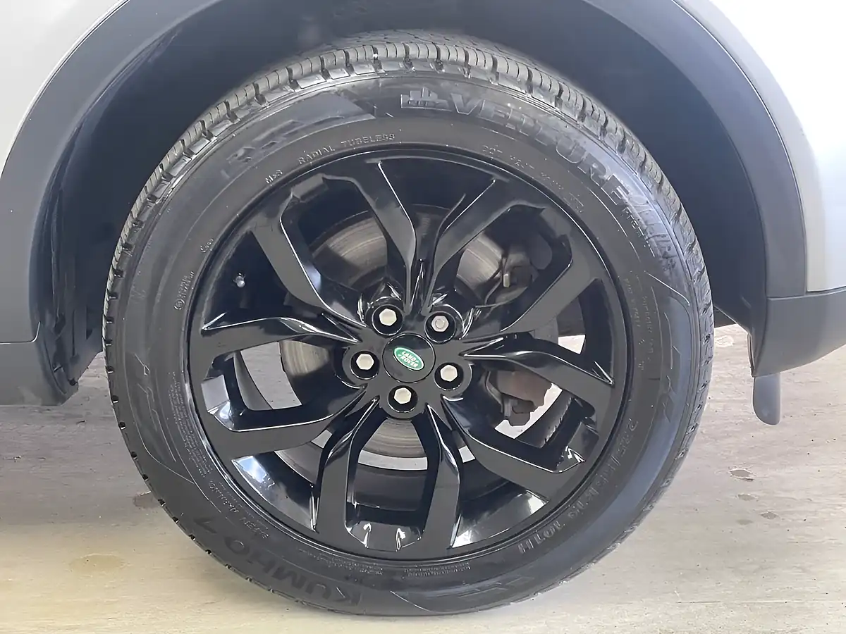 Used 2019 Land Rover Discovery Sport Hse Silver - Interior and Exterior details 12