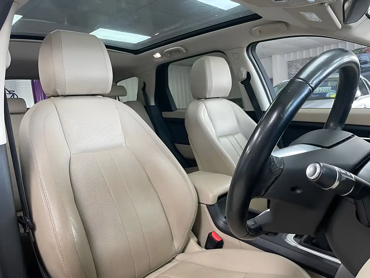 Used 2019 Land Rover Discovery Sport Hse Silver - Interior and Exterior details 13