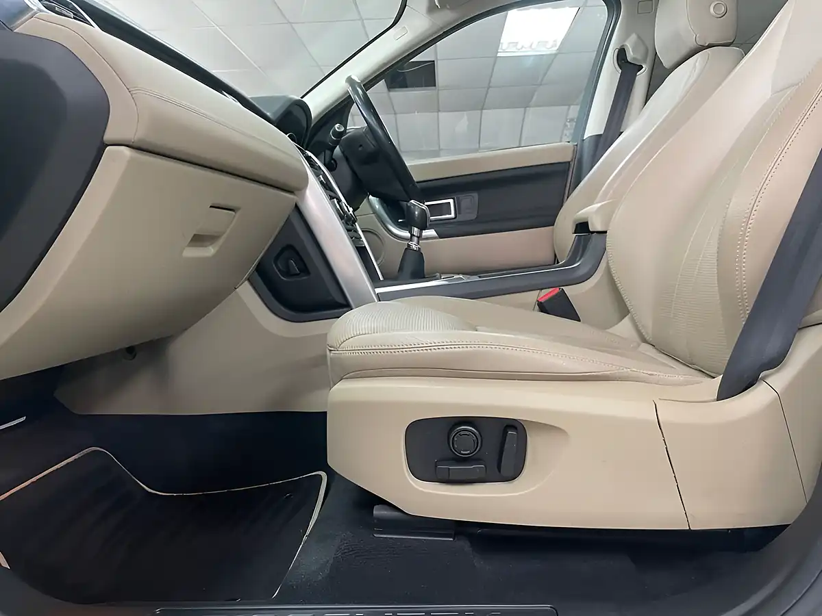 Used 2019 Land Rover Discovery Sport Hse Silver - Interior and Exterior details 15