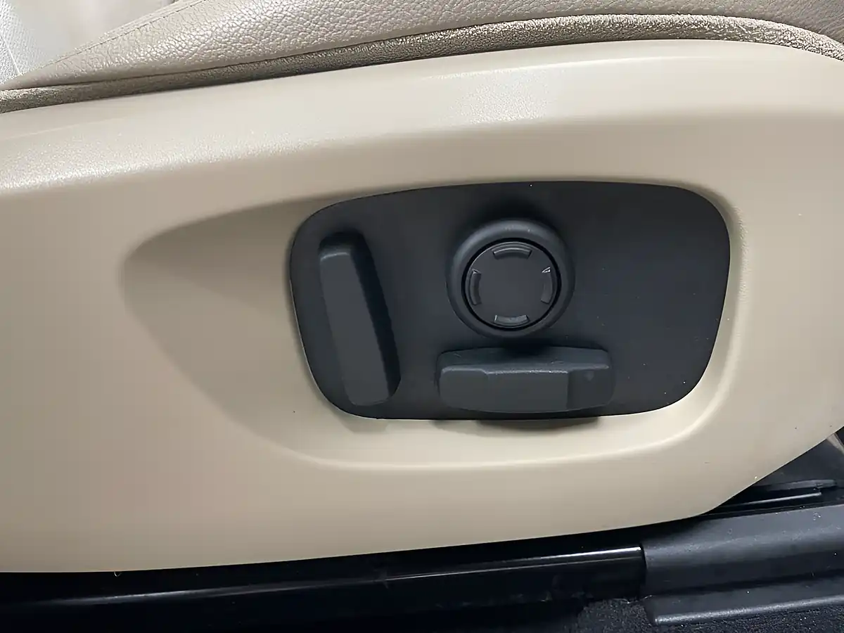 Used 2019 Land Rover Discovery Sport Hse Silver - Interior and Exterior details 20