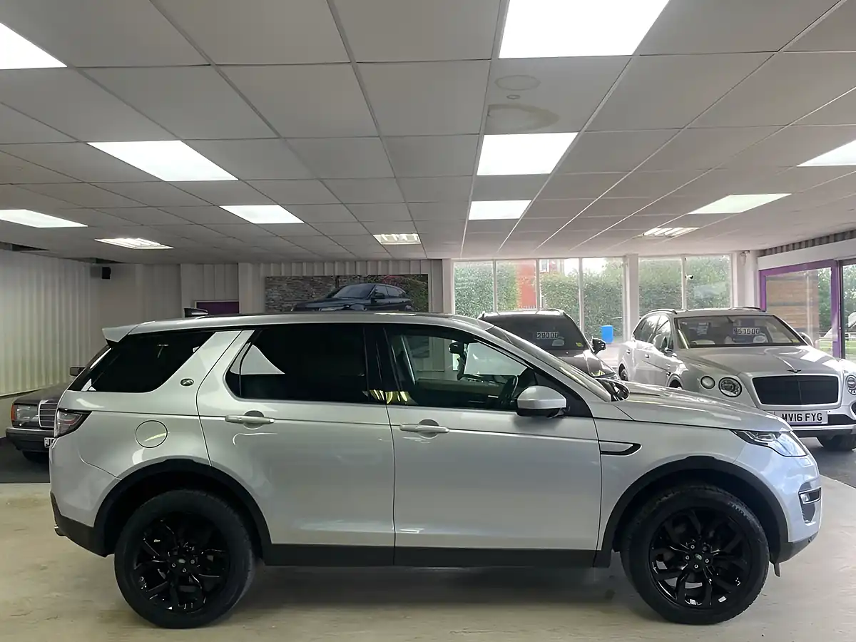 Used 2019 Land Rover Discovery Sport Hse Silver - Interior and Exterior details 9