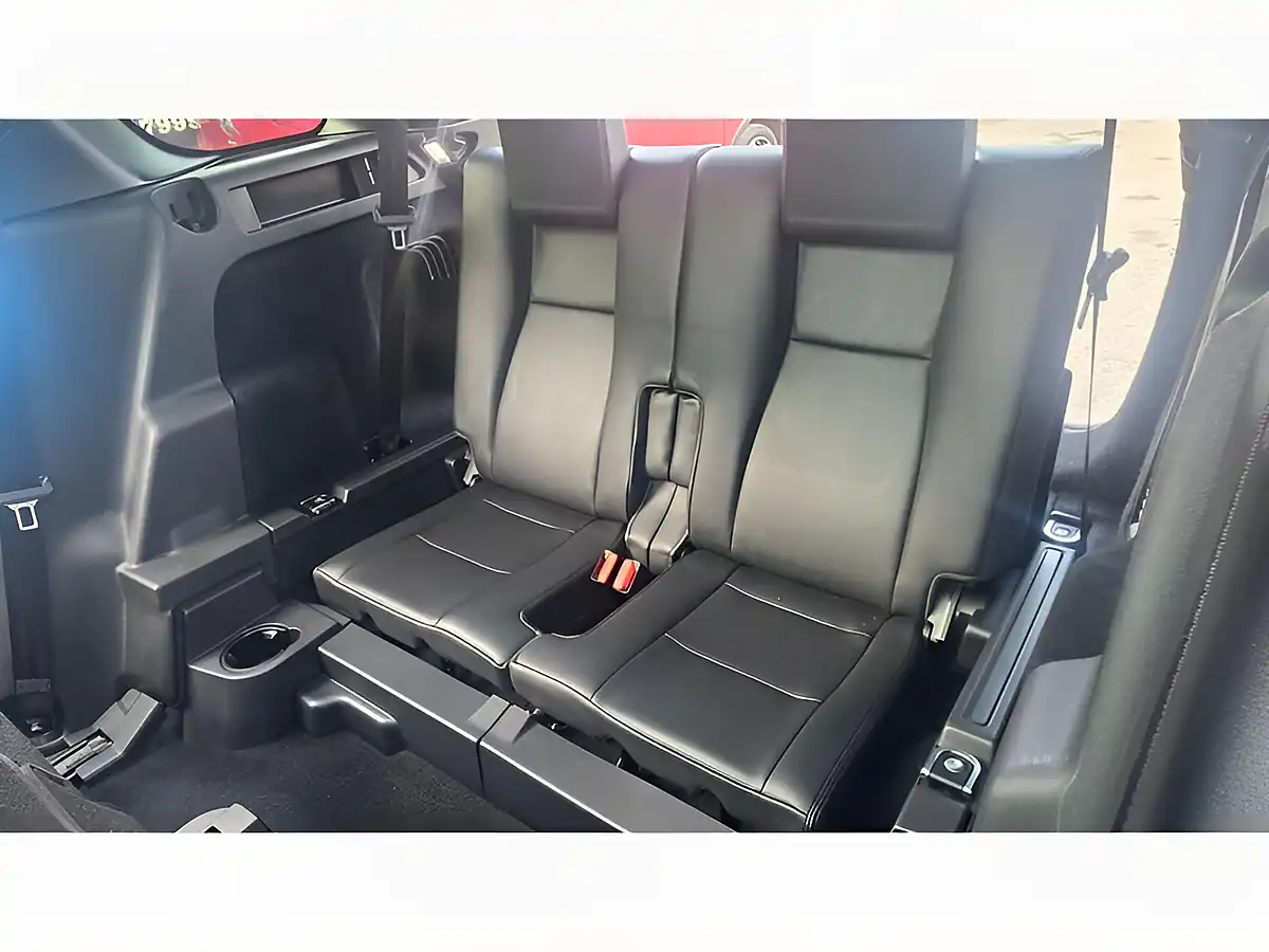 Used 2019 Land Rover Discovery Sport Landmark Black - Interior and Exterior details 17