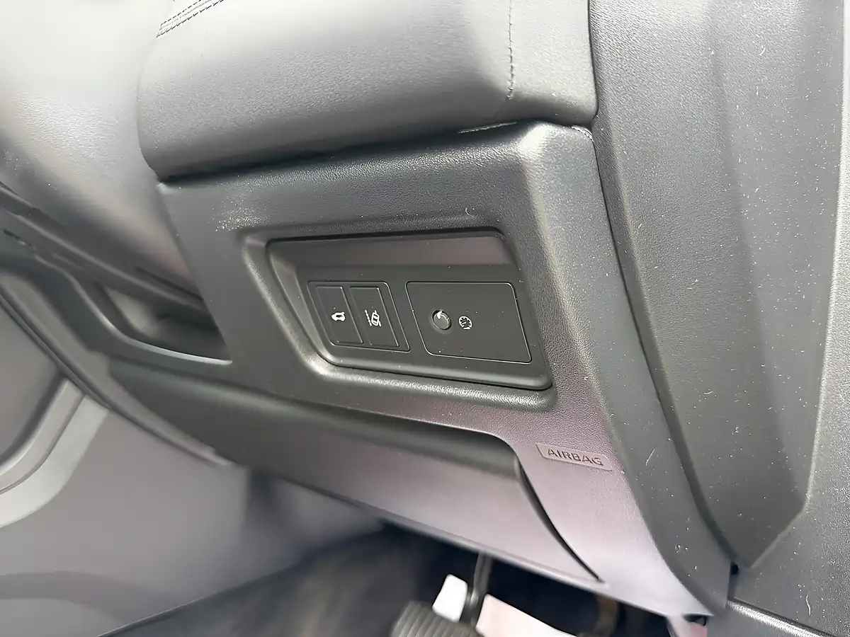 Used 2019 Land Rover Discovery Sport Landmark Black - Interior and Exterior details 12
