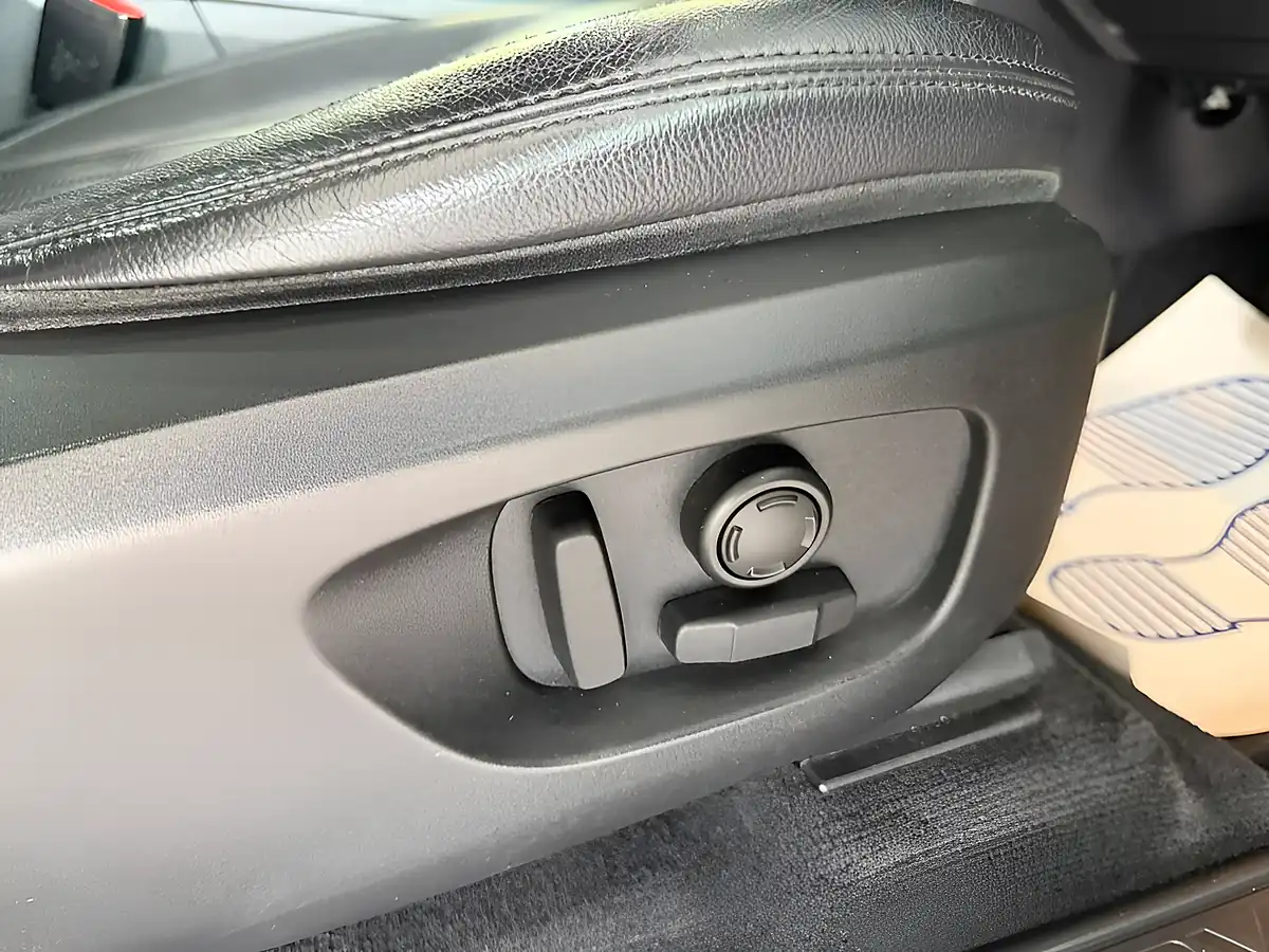 Used 2019 Land Rover Discovery Sport Landmark Black - Interior and Exterior details 6