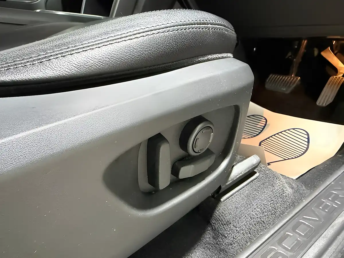 Used 2019 Land Rover Discovery Sport Landmark Black - Interior and Exterior details 17