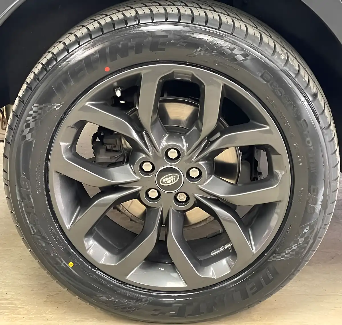 Used 2019 Land Rover Discovery Sport Landmark Corris Grey - Interior and Exterior details 10