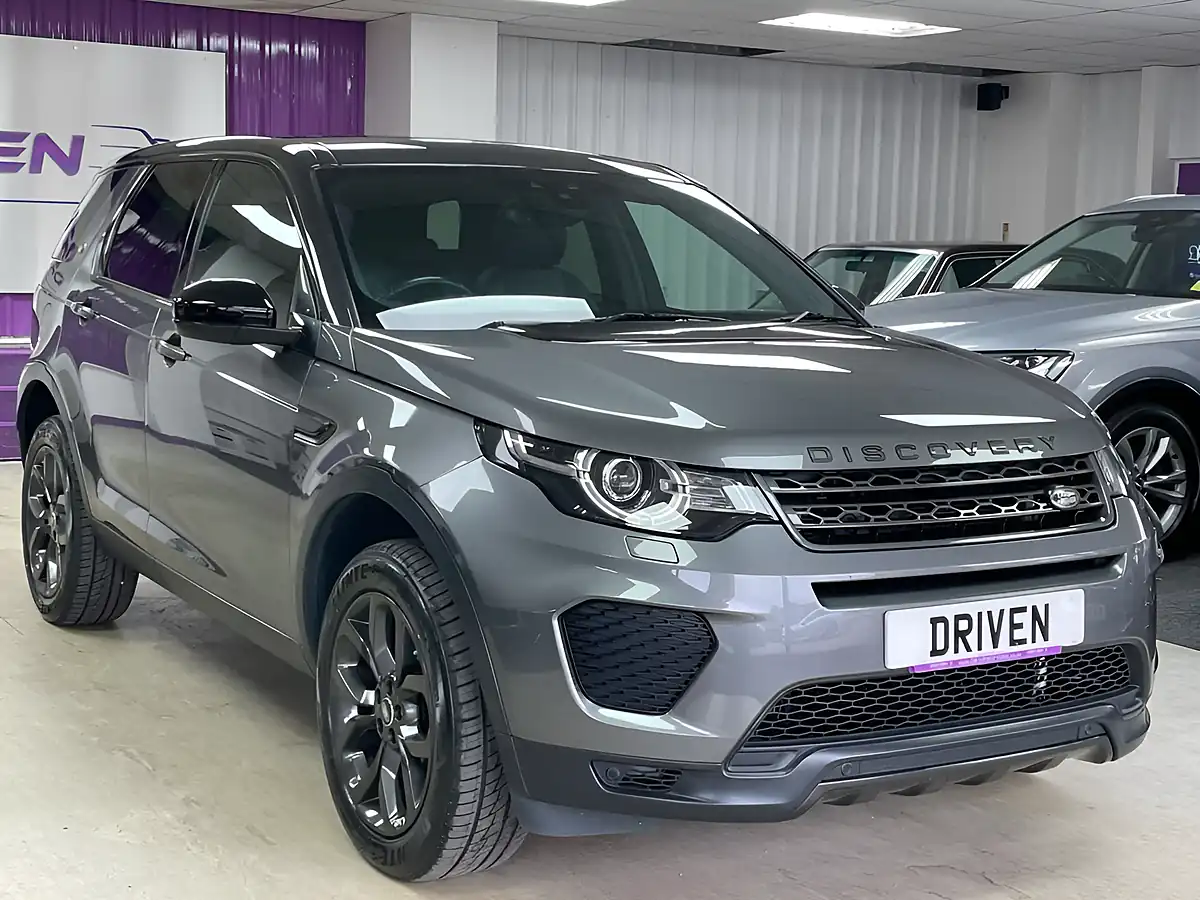 Used 2019 Land Rover Discovery Sport Landmark Corris Grey - Interior and Exterior details 4