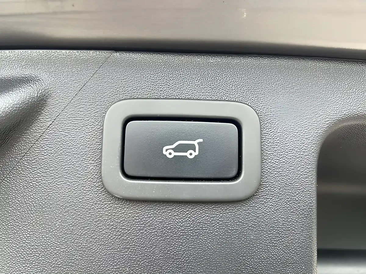Used 2019 Land Rover Discovery Sport Landmark Grey - Interior and Exterior details 13