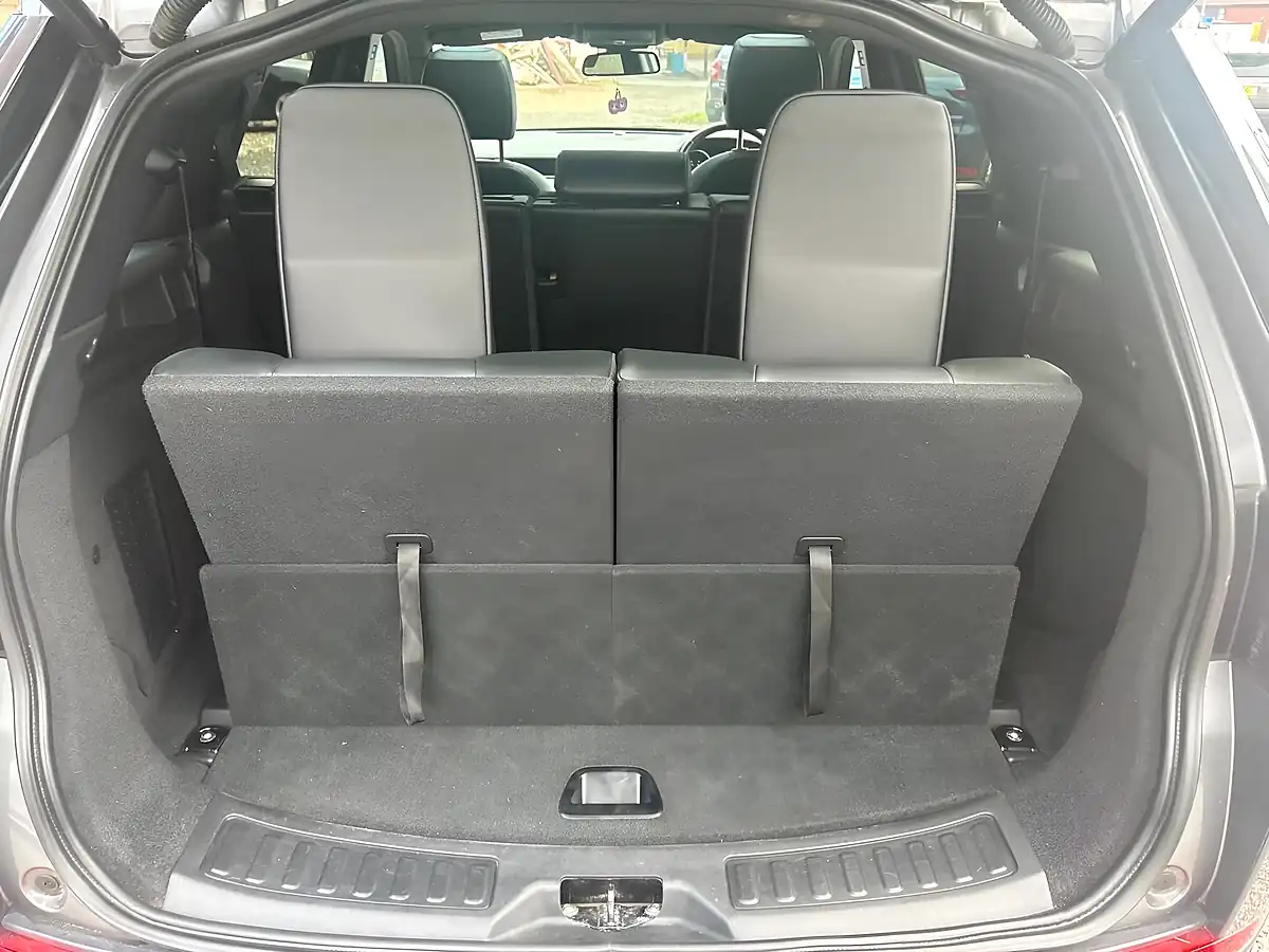 Used 2019 Land Rover Discovery Sport Landmark Grey - Interior and Exterior details 15