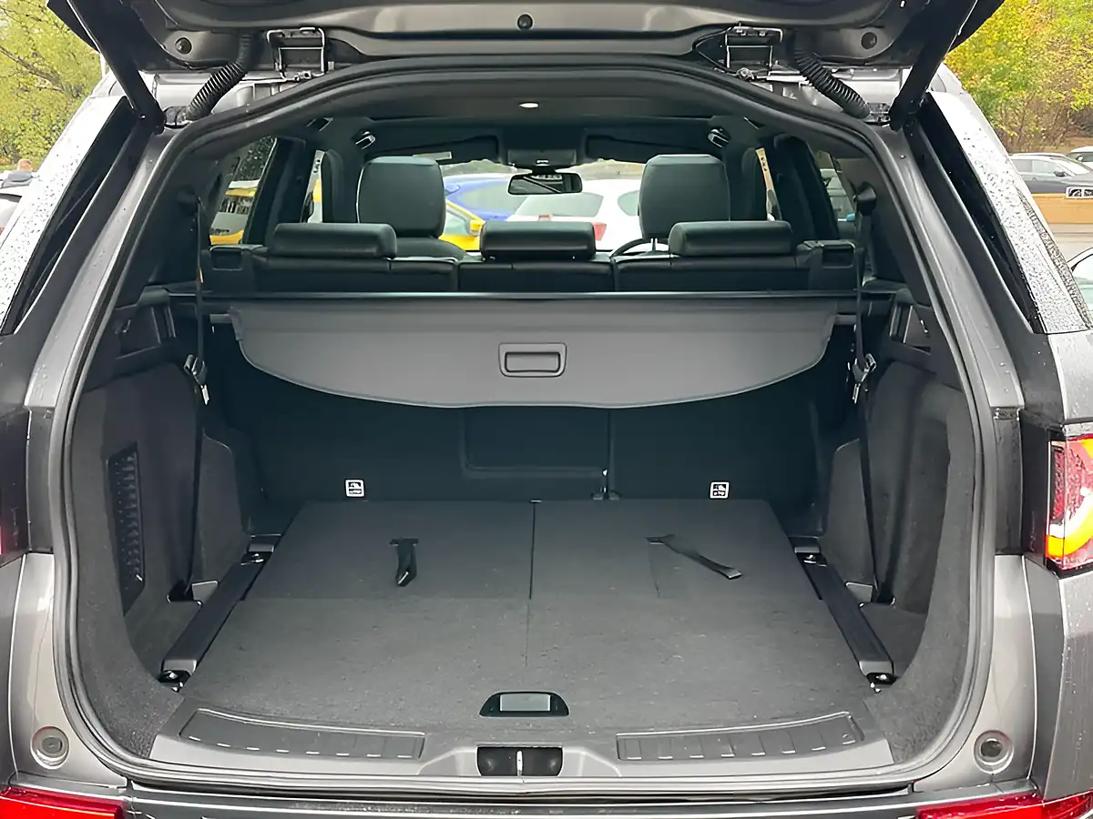 Used 2019 Land Rover Discovery Sport Landmark Grey - Interior and Exterior details 12