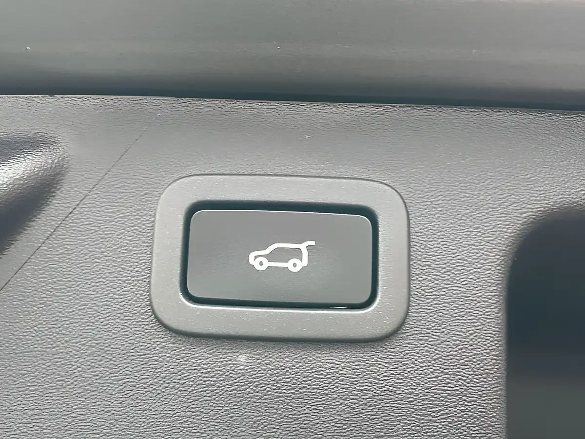 Used 2019 Land Rover Discovery Sport Landmark Grey - Interior and Exterior details 13