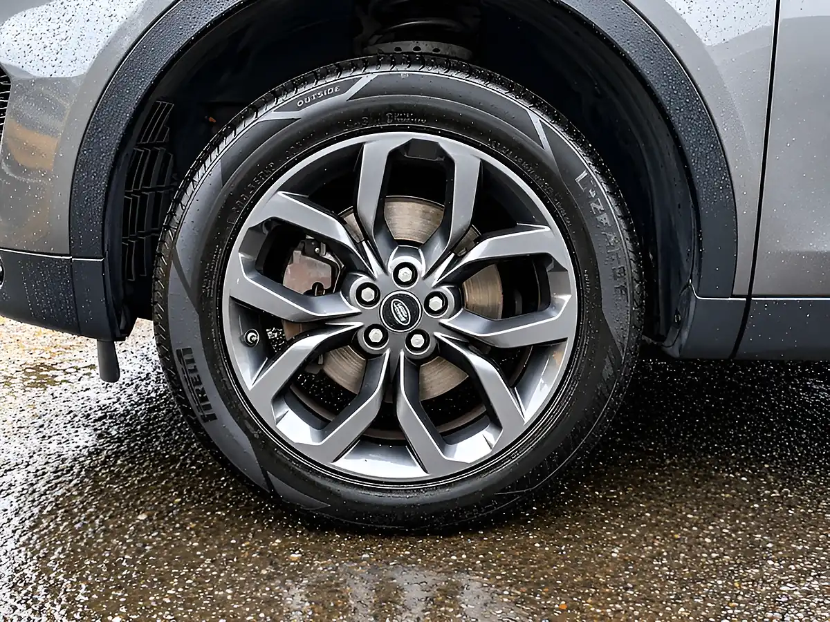 Used 2019 Land Rover Discovery Sport Landmark Grey - Interior and Exterior details 6