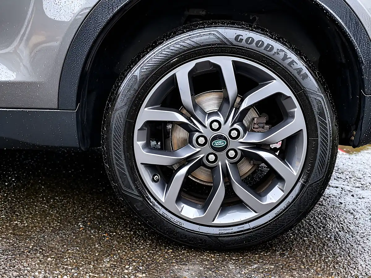Used 2019 Land Rover Discovery Sport Landmark Grey - Interior and Exterior details 8