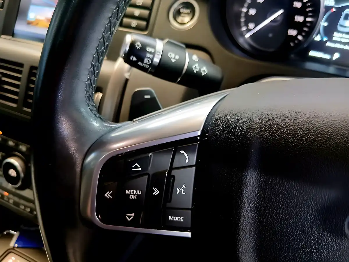 Used 2019 Land Rover Discovery Sport Landmark White - Interior and Exterior details 13