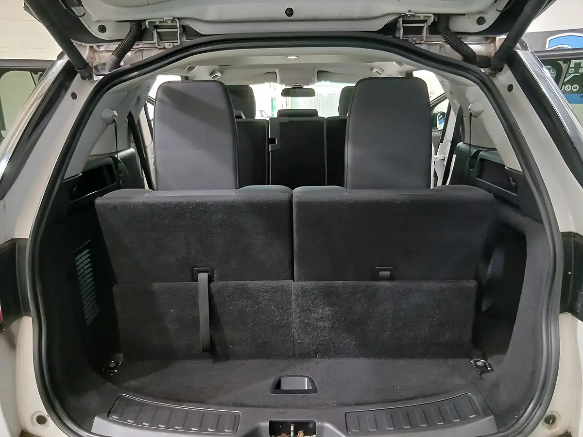 Used 2019 Land Rover Discovery Sport Landmark White - Interior and Exterior details 20