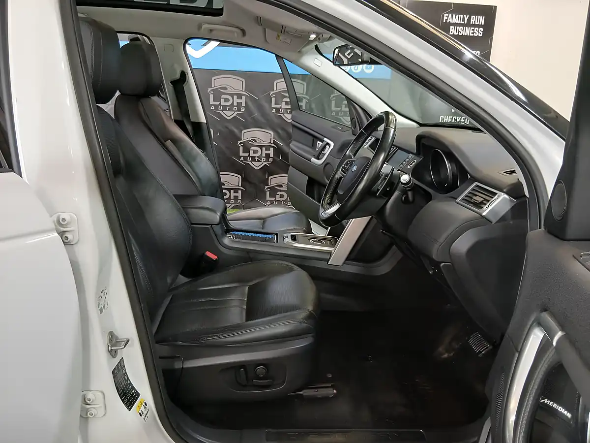 Used 2019 Land Rover Discovery Sport Landmark White - Interior and Exterior details 9