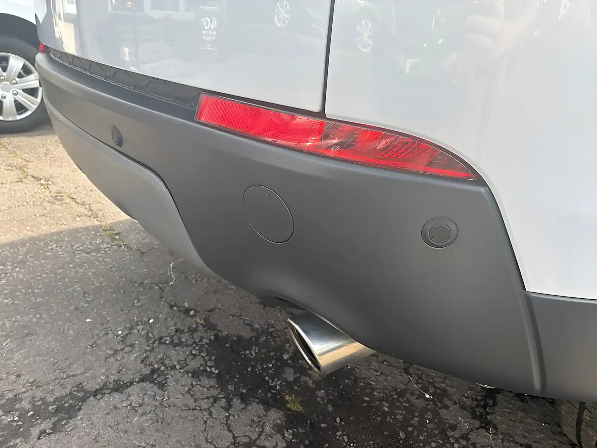 Used 2019 Land Rover Discovery Sport Landmark White - Interior and Exterior details 13