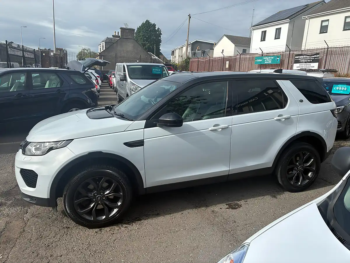 Used 2019 Land Rover Discovery Sport Landmark White - Interior and Exterior details 6