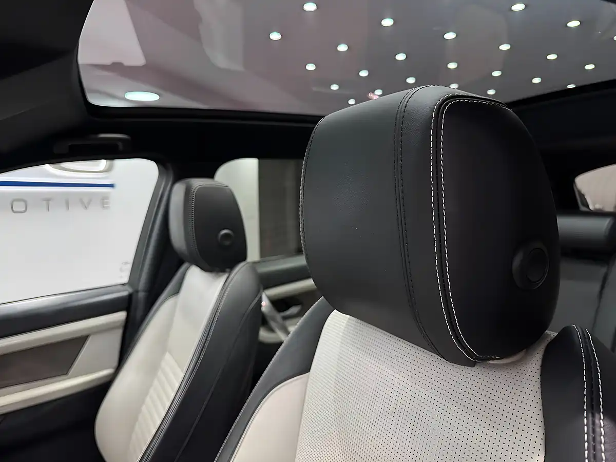 Used 2019 Land Rover Discovery Sport R-Dynamic Hse Blue - Interior and Exterior details 17