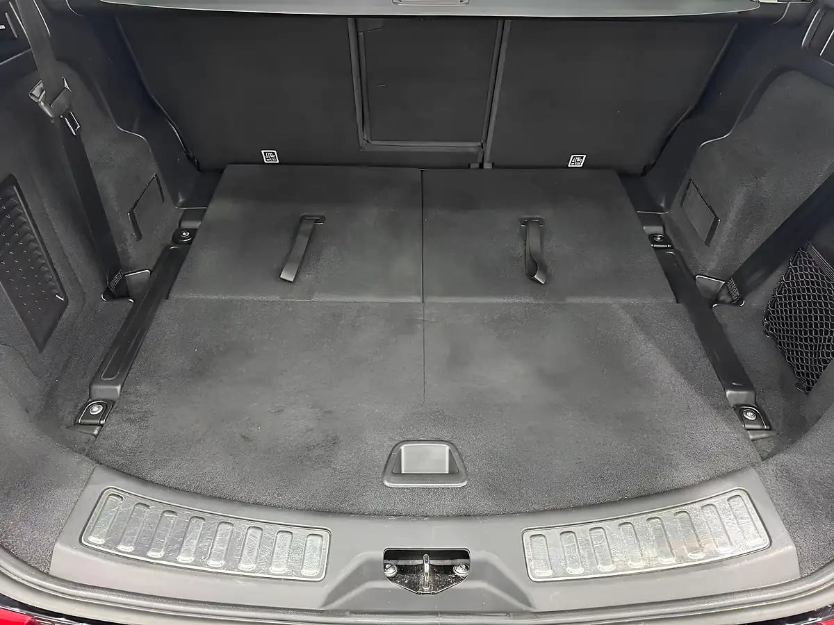 Used 2019 Land Rover Discovery Sport R-Dynamic Hse Blue - Interior and Exterior details 19