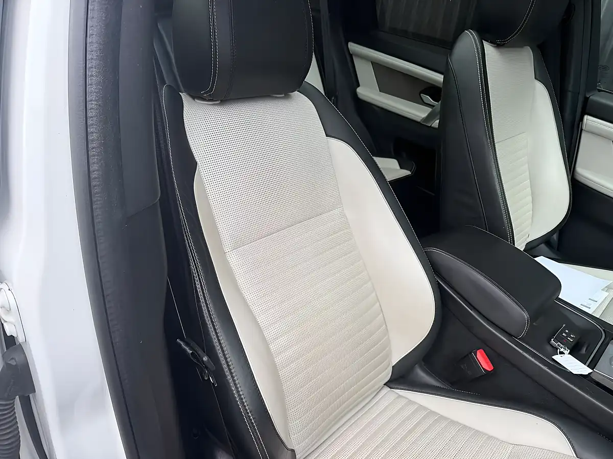 Used 2019 Land Rover Discovery Sport R-Dynamic Hse White - Interior and Exterior details 11