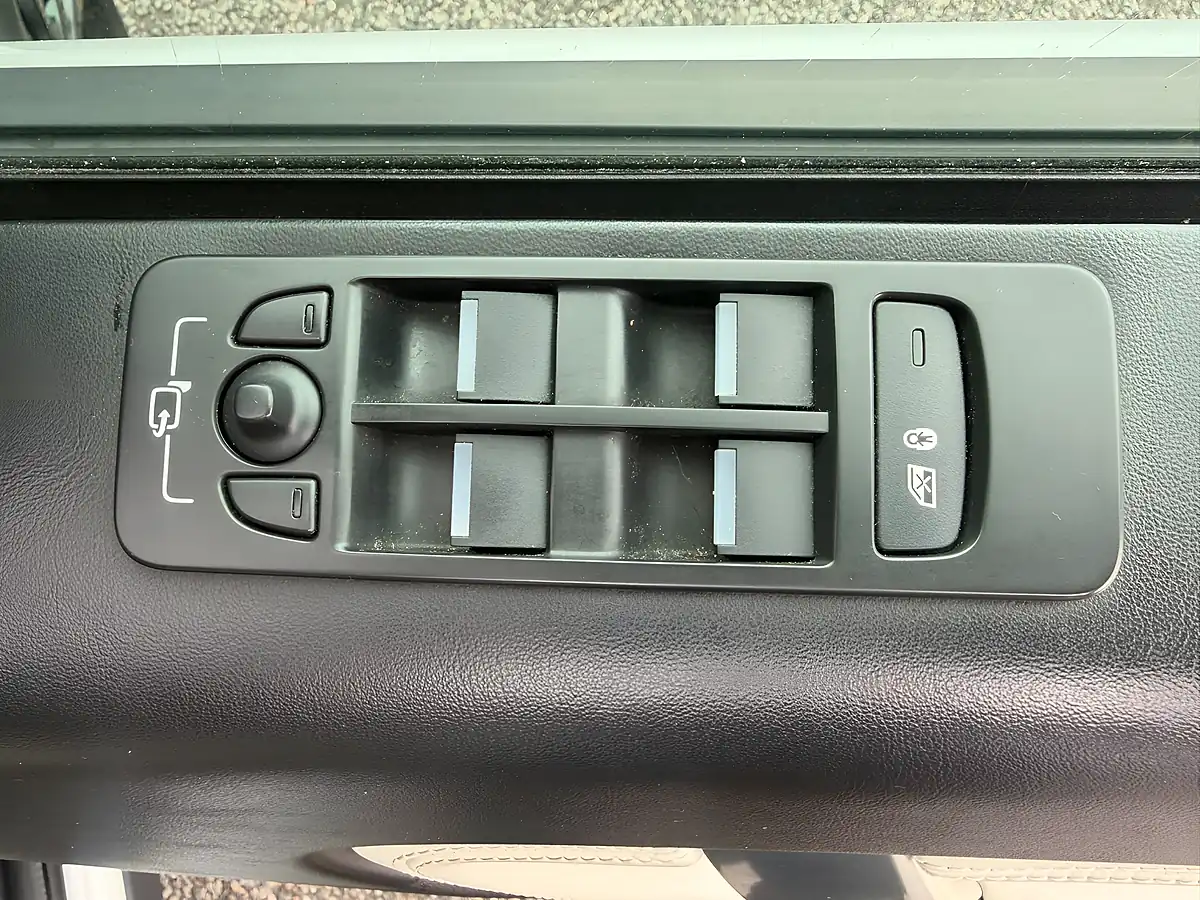 Used 2019 Land Rover Discovery Sport R-Dynamic Hse White - Interior and Exterior details 12