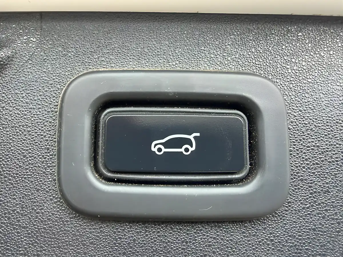 Used 2019 Land Rover Discovery Sport R-Dynamic Hse White - Interior and Exterior details 20