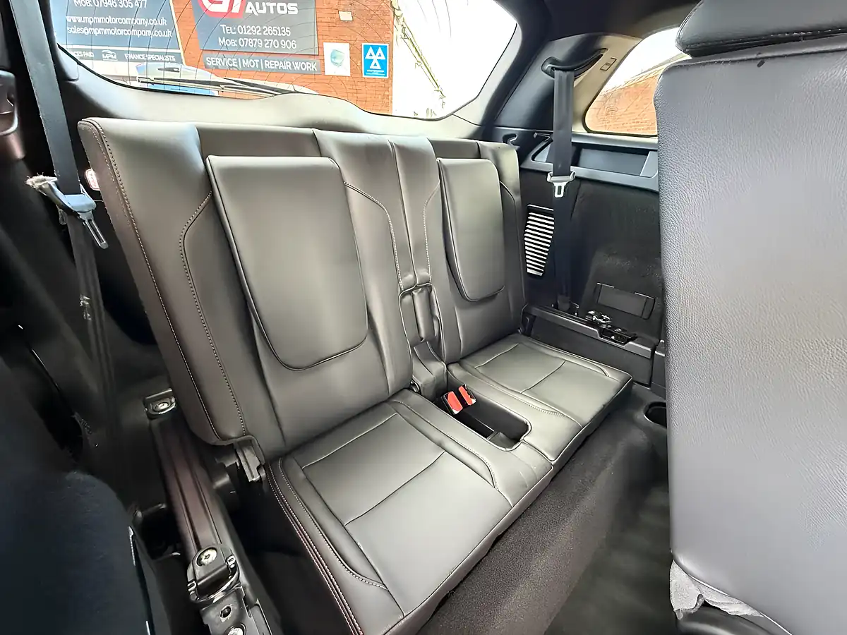 Used 2019 Land Rover Discovery Sport R-Dynamic Se Black - Interior and Exterior details 17