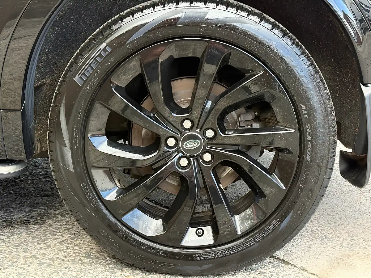 Used 2019 Land Rover Discovery Sport R-Dynamic Se Black - Interior and Exterior details 18